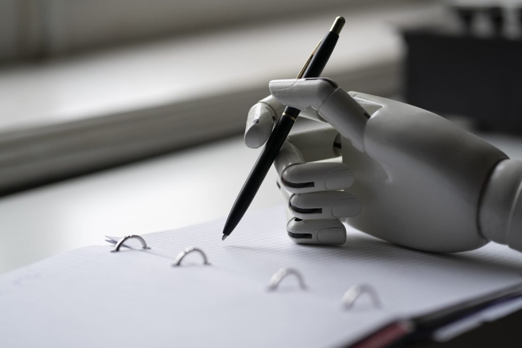 the artificial robotic arm write down some notes with pen